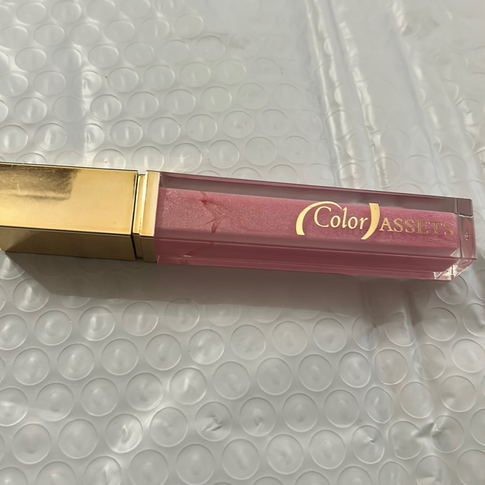 Color Assets by Diane von Furstenberg lipgloss in Luminous very berry new Rare